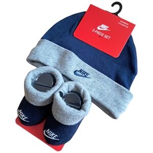 Nike Baby 2-Piece Gift Set Hat Booties Blue -Grey